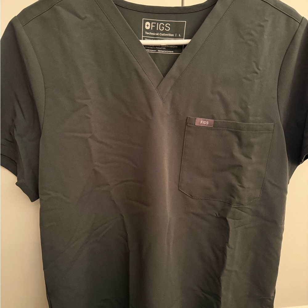 FIGS Catarina one pocket scrub top bonsi green size large